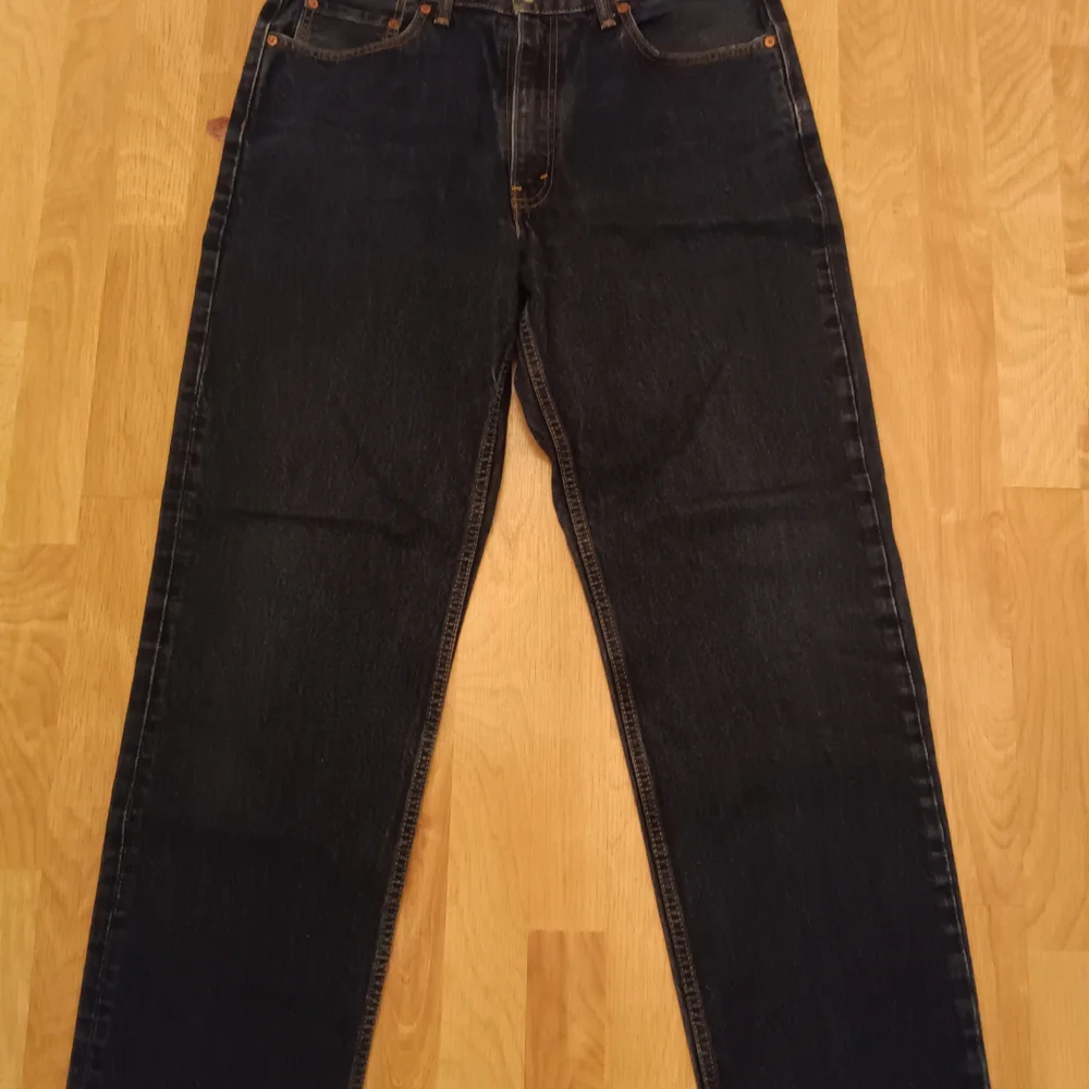 Levi's 550 / Men's/ Dark Indigo Straight Jeans/ Size W 35 L 32
